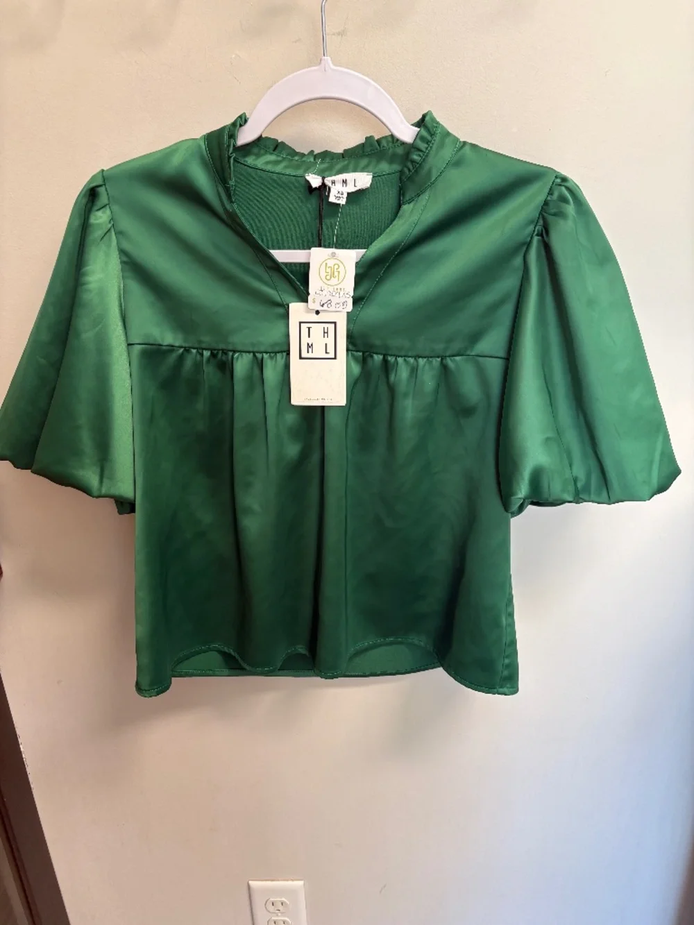 THML Green Satin Puff-Sleeve Ruffle Neck Blouse XS NWT - Picture 1 of 4
